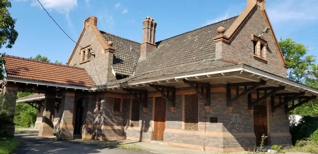 Woodlawn Station